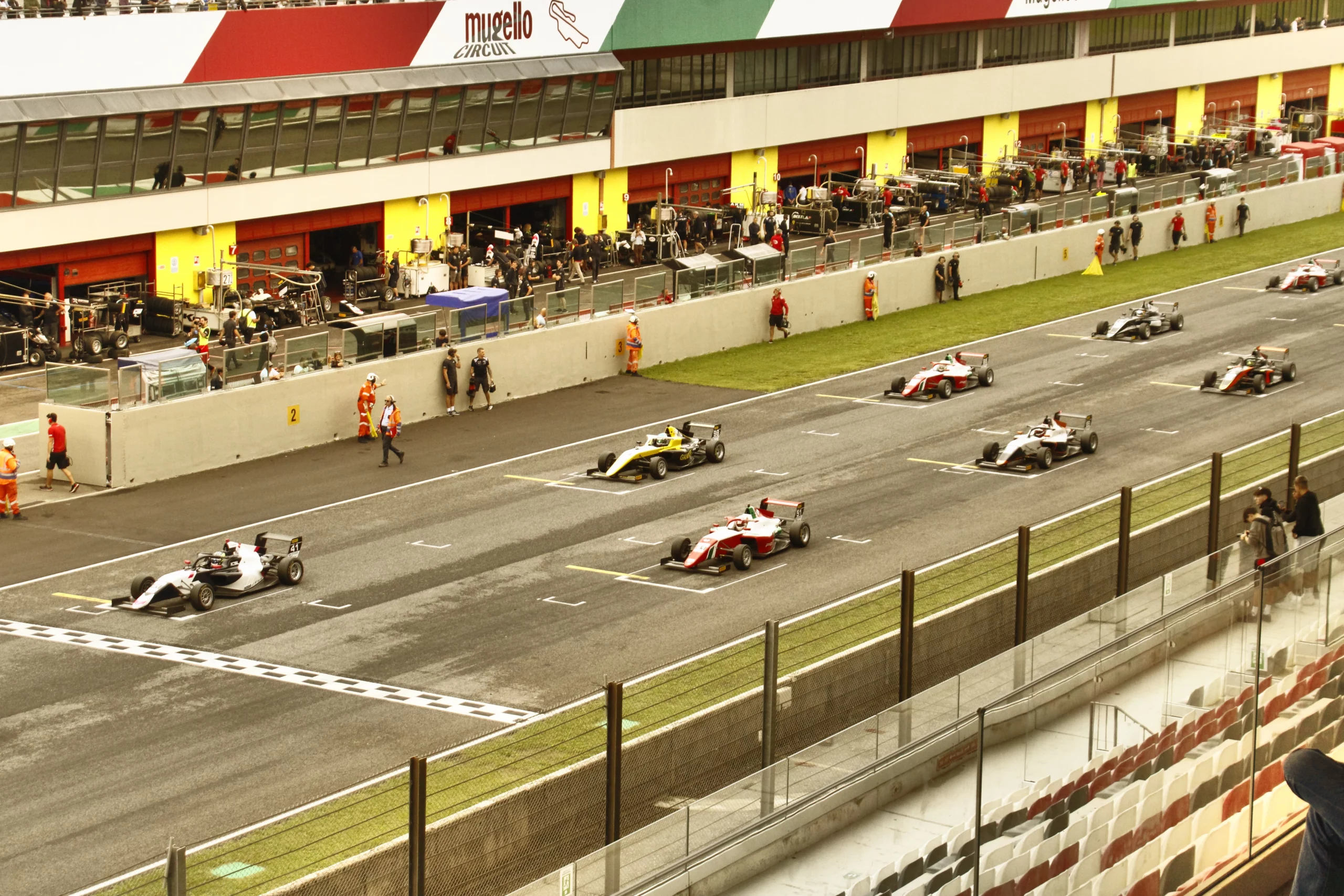 Partenza emozionante weekend E4 Championship circuito Mugello Toscana