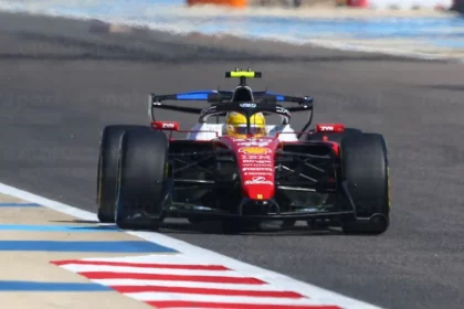 Novita Ferrari ala posteriore