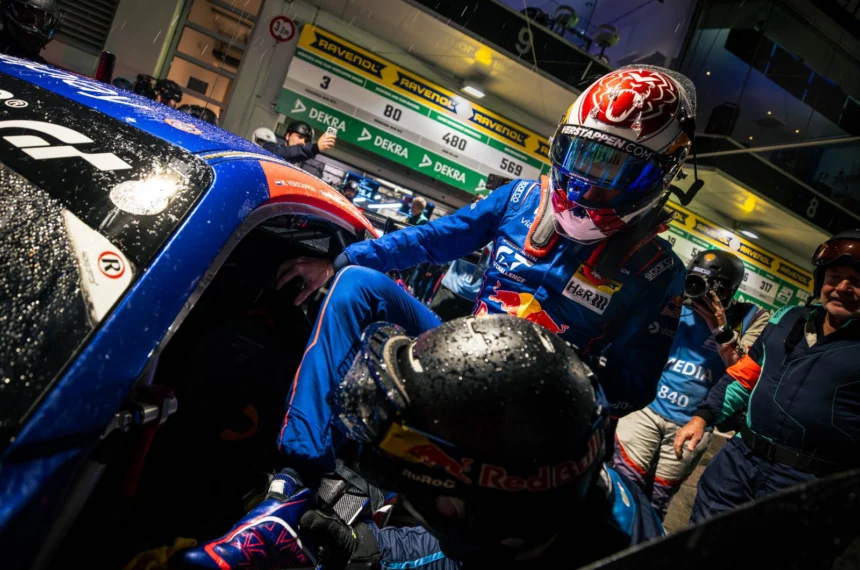 Max Verstappen a Portimão sulla Mercedes-AMG GT3 del team Verstappen Racing